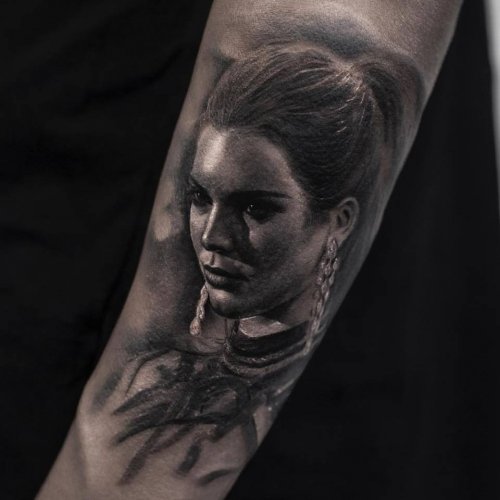 Невероятно реалистичные чёрно-белые татуировки Айнала Берсекова (17 фото)