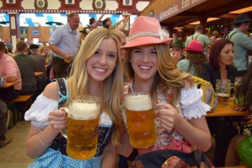 Пиво и девушки на фестивале Октоберфест-2017 (29 фото)
