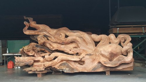 Гигантский осьминог, вырезанный бензопилой из цельного куска дерева (17 фото)