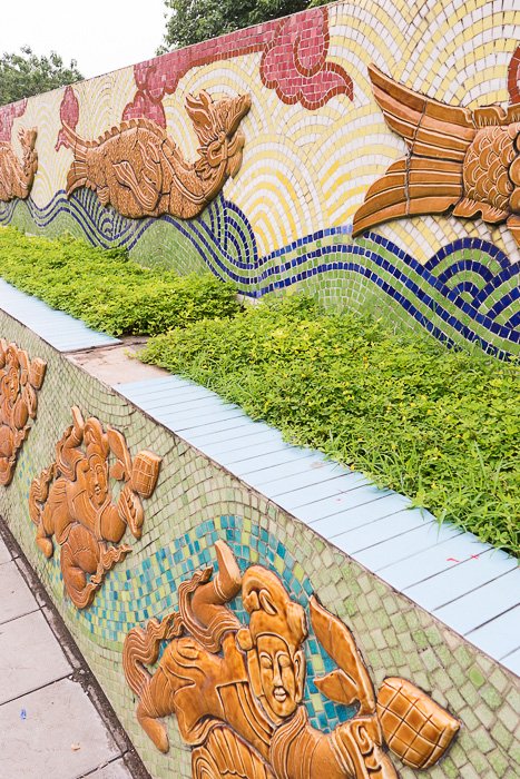 Красочная Ханойская керамическая дорога: крупнейшая настенная мозаика в мире, попавшая в Книгу рекордов Гиннесса (21 фото)