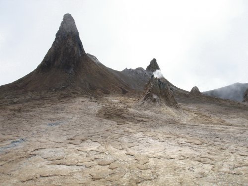 Почему африканская гора Ол-Доиньо-Ленгаи – самый уникальный вулкан на Земле (23 фото)