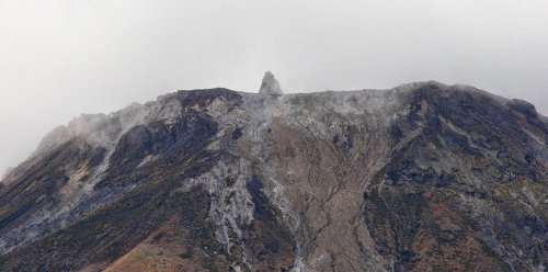 Почему африканская гора Ол-Доиньо-Ленгаи – самый уникальный вулкан на Земле (23 фото)
