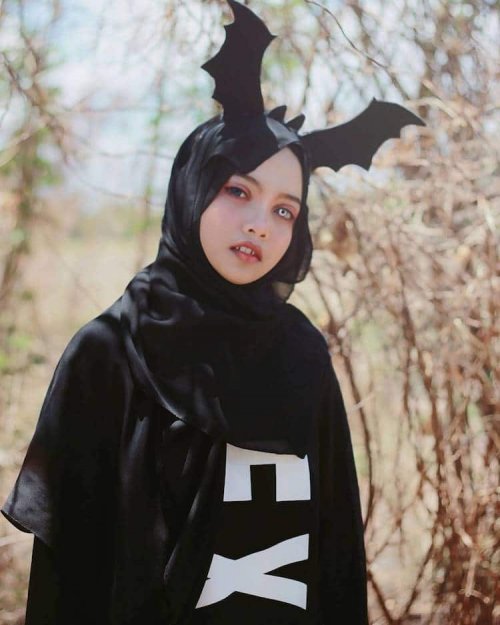 Юная малазийская косплейщица создаёт образы аниме-персонажей с помощью хиджаба (11 фото)