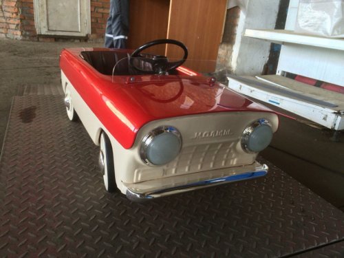 Автомобильный энтузиаст восстанавливает детские педальные машины времён СССР (32 фото)