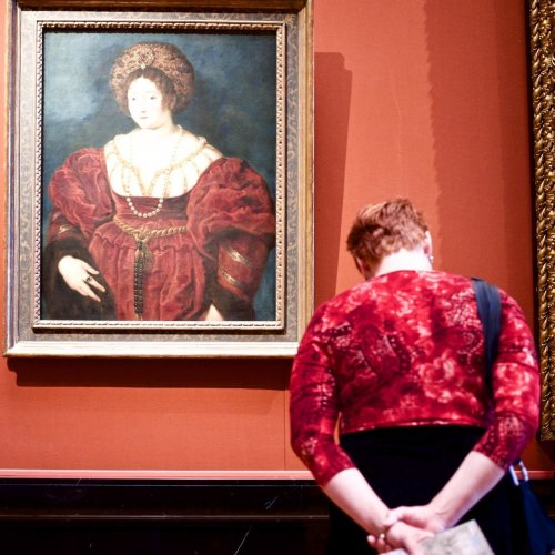 Посетители музеев, органично выглядящие на фоне картин (15 фото)