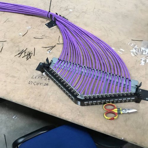 Укладка кабелей от настоящих перфекционистов (17 фото)