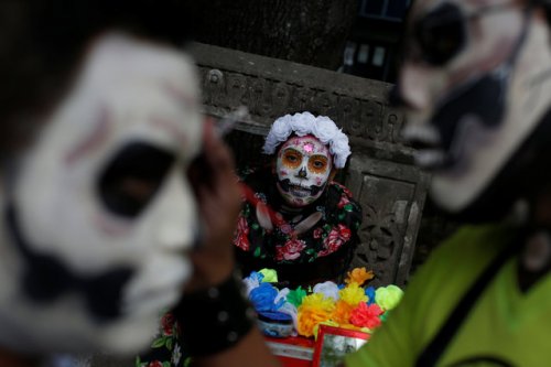 В Мехико в преддверии Дня Мёртвых прошёл парад Катрин (22 фото)
