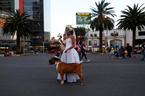 В Мехико в преддверии Дня Мёртвых прошёл парад Катрин (22 фото)