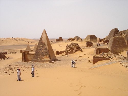Забытые нубийские пирамиды Мероэ (14 фото)