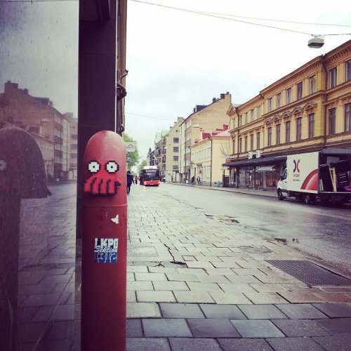Пиксельный-стрит арт уличного художника Йохана Карлгрена (27 фото)