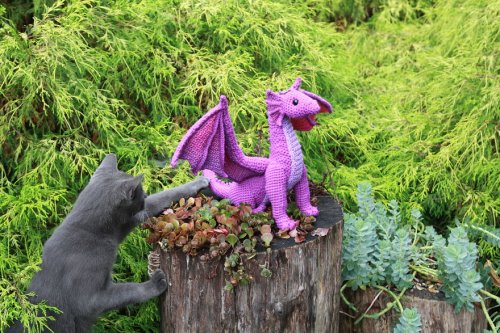 Красочные вязаные дракончики Меган Лэпп (9 фото)