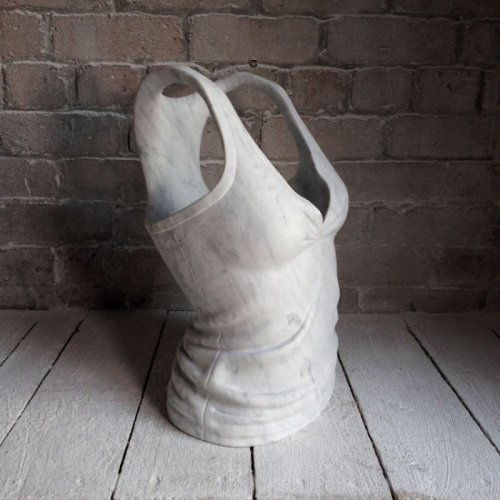 Реалистично выглядящие скульптуры Аласдера Томсона, созданные из мрамора (16 фото)