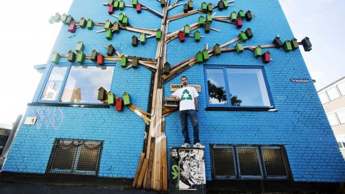 Датский стрит-арт проект за 11 лет построил 3500 скворечников в разных городах мира (11 фото)
