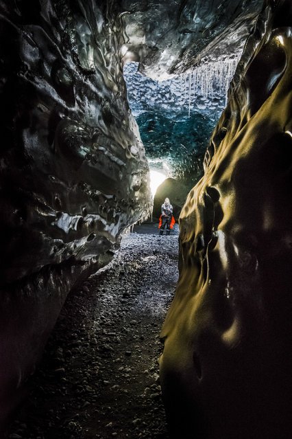 Завораживающие ледяные пещеры в фотографиях Матея Криза (12 фото)