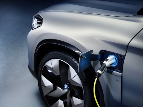 Компания Mercedes-Benz представила концепт электрического кроссовера  BMW iX3 (6 фото)