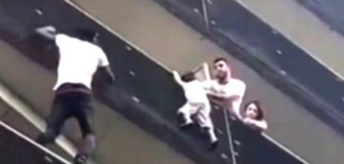 Человек-паук 18-го округа Парижа: молниеносное спасение малыша, свисавшего с 4-го этажа (фото + видео)
