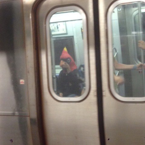 Странные и необычные пассажиры в метро (25 фото)