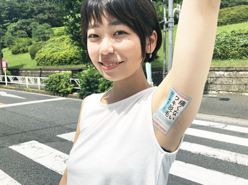 Японская компания собирается использовать подмышки молодых женщин в качестве места для рекламы (4 фото)
