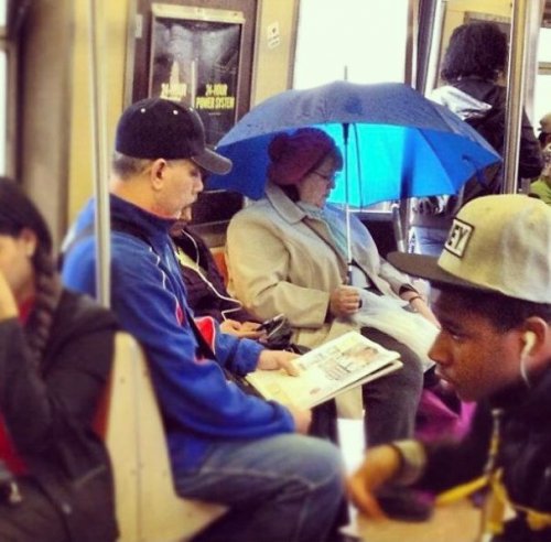Странные и необычные пассажиры в метро (19 фото)