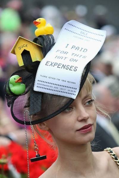 Смешные и прикольные шляпки на ежегодных скачках Royal Ascot (21 фото)