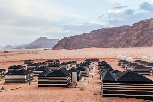 "Солнечный город" в пустыне Вади-Рам с потрясающим марсианским пейзажем (9 фото)