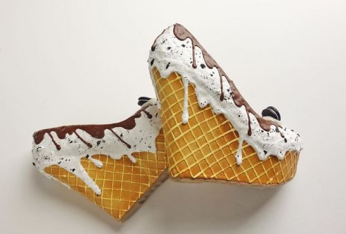 Невероятно реалистично и аппетитно выглядящая обувь от Криса Кэмпбелла, которую можно перепутать со сладостями (28 фото)
