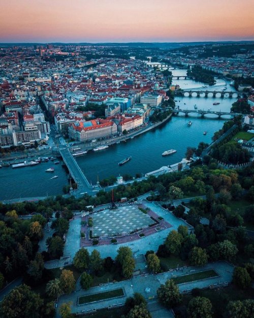 Дрон-фотографии Праги, которые показывают, насколько это действительно сказочный город (10 фото)