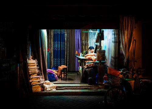 "Ночная смена": иллюминированный взгляд на ночные магазинчики и палатки Шанхая (10 фото)