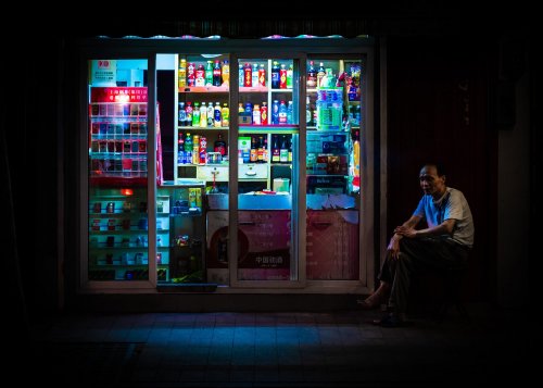"Ночная смена": иллюминированный взгляд на ночные магазинчики и палатки Шанхая (10 фото)