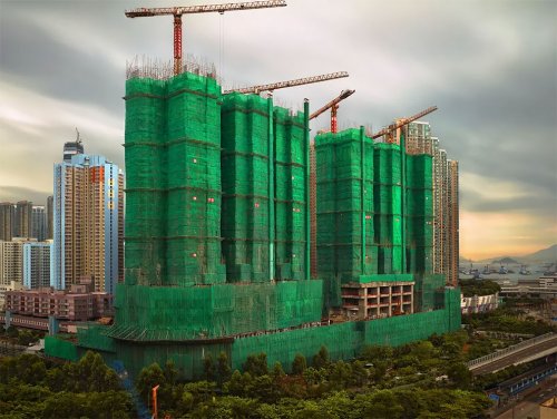 Коконоподобные строящиеся высотки Гонконга в фотографиях Питера Штайнхауэра (11 фото)">