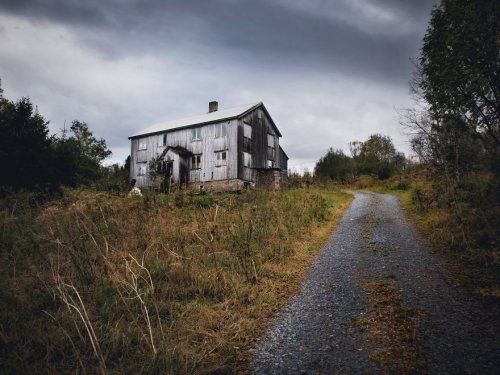 Фотограф переехала в Скандинавию, испытывая страсть к заброшенным домам (23 фото)">