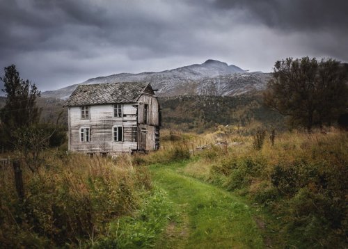 Фотограф переехала в Скандинавию, испытывая страсть к заброшенным домам (23 фото)">