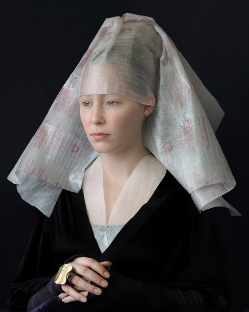 Художница воссоздаёт голландские картины эпохи Возрождения с помощью упаковочного материала (17 фото)