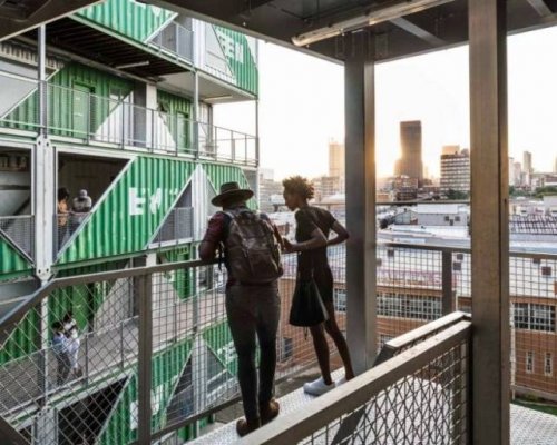 В Йоханнесбурге построили жилой комплекс из морских контейнеров (13 фото)">