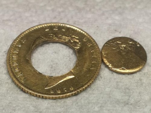 Ирландский мастер делает кольца из монет разных стран (16 фото)