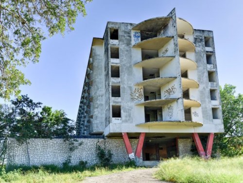 ТОП-20: истории заброшенных отелей со всего света