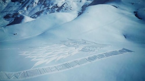 Огромный рисунок лютоволка на снегу, приуроченный к показу "Игры престолов" (4 фото + видео)