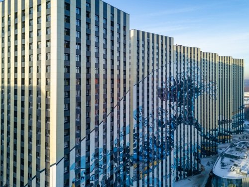 "Большая волна" Кацусики Хокусая на фасаде жилого комплекса в Москве (7 фото)