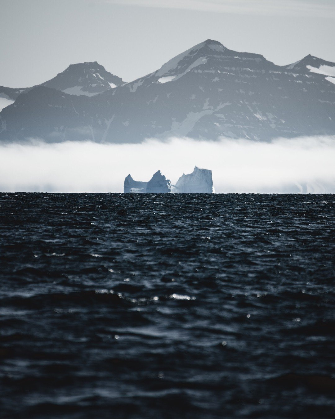 Экспедиция гренландия. Пейзажи Гренландии. Арктика фото. Горы Гренландии. Арктика пейзажи фото.