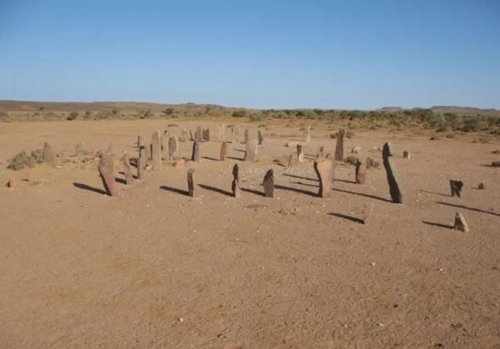 Загадочные каменные сооружения посреди Сахары