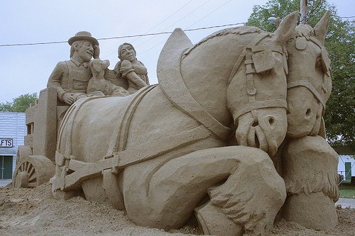 Потрясающие скульптуры из песка (23 фото)