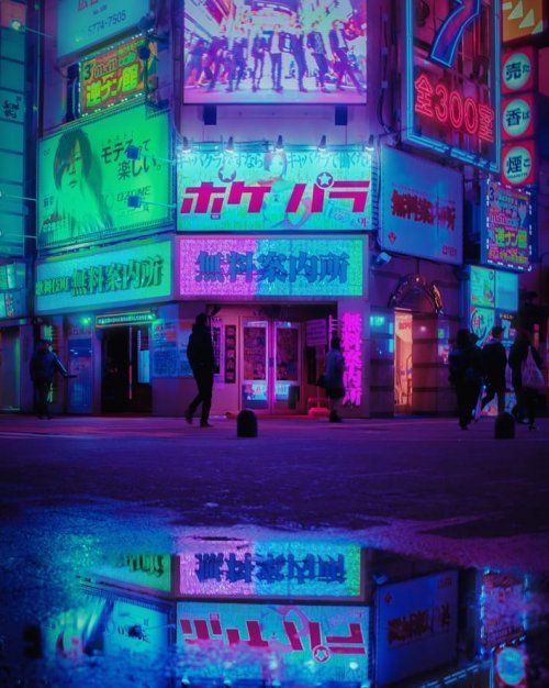Сюрреалістичні фотографії нічного Токіо у неоновому світлі