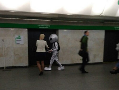 Странные и необычные пассажиры в метро (30 фото)