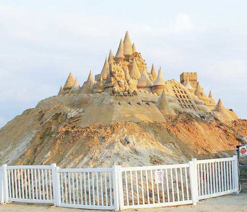 Потрясающие скульптуры из песка (23 фото)
