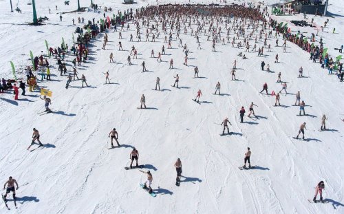 GrelkaFest: ежегодный бикини-спуск на лыжах (29 фото)
