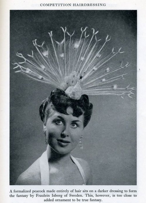 Ретрофотографии с уникальными дамскими причёсками 1950-х годов (8 фото)