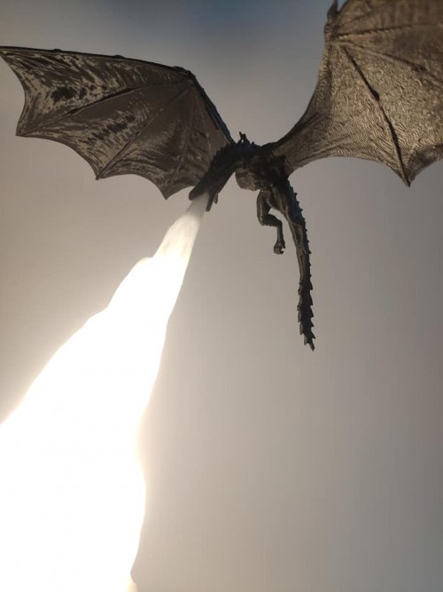 "Огнедышащая" лампа-дракон, вдохновлённая "Игрой престолов" (7 фото)