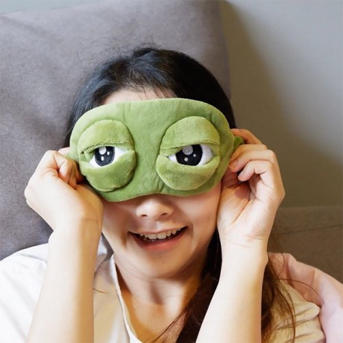 Маска для сна "Лягушачьи глаза": отличный способ выглядеть забавно, пока спишь (20 фото)