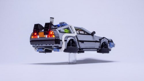 Поклонник LEGO создал миниатюрную копию автомобиля DeLorean из фильма "Назад в будущее" (9 фото)