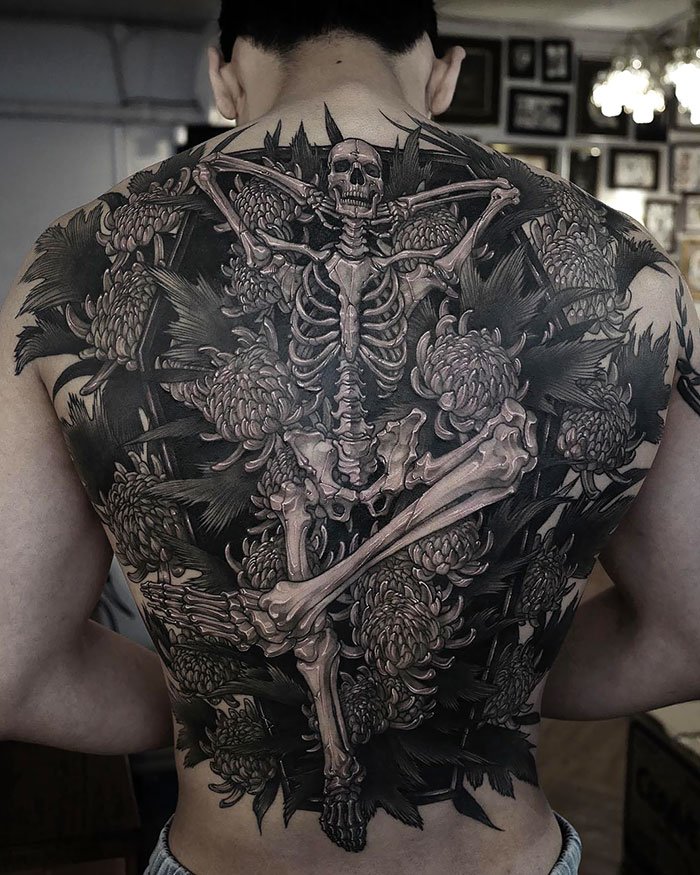 Крутые татуировки на всю спину (28 фото) .
